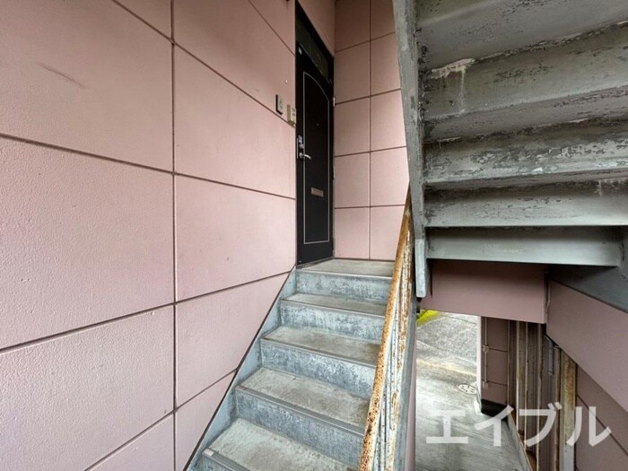 物件外観写真6　(エントランス部分)