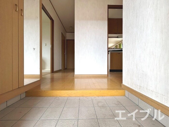 物件内観写真10　(玄関)