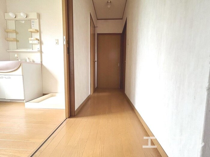 物件内観写真16　(廊下)