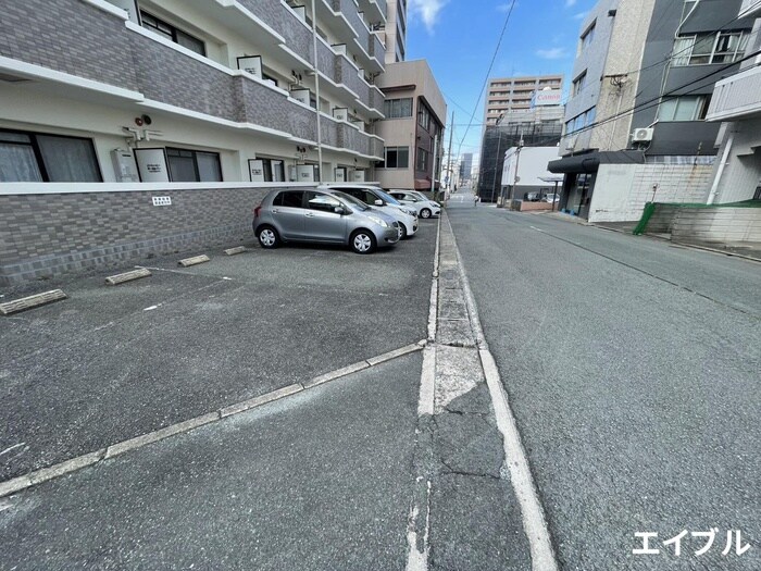 物件外観写真2　(駐車場)