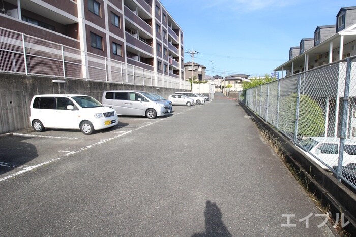 物件外観写真3　(駐車場)