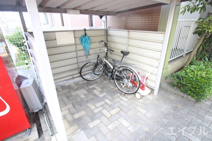 物件外観写真4　(駐輪場)