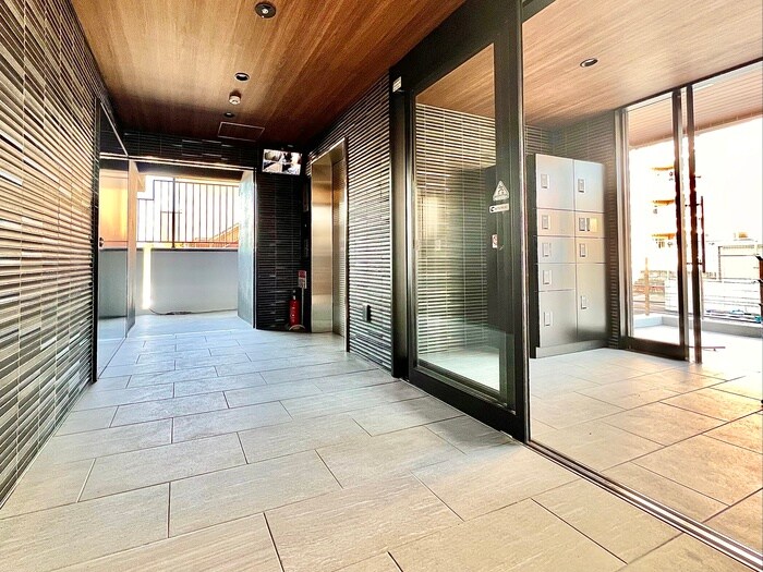 物件外観写真6　(エントランス部分)