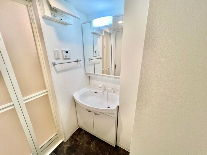物件内観写真11　(洗面)