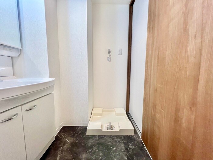 物件内観写真16　(洗濯機置場)