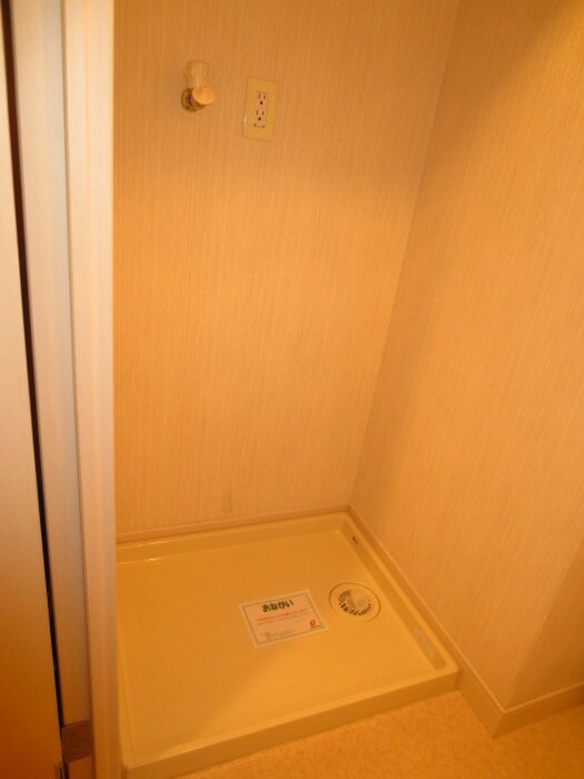 物件内観写真5　(洗濯機置場)