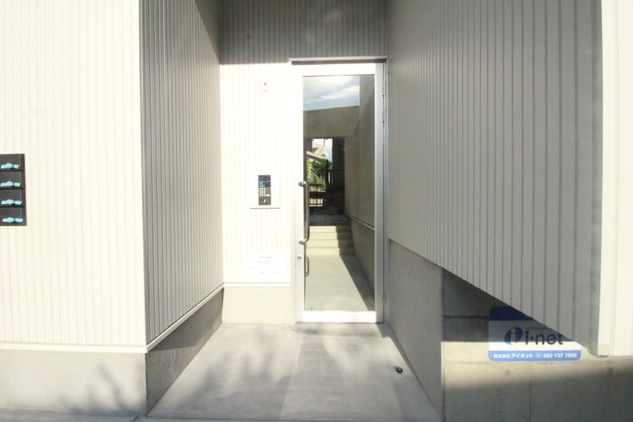 物件外観写真5　(エントランス部分)