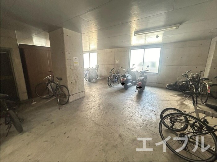 物件外観写真4　(駐輪場)