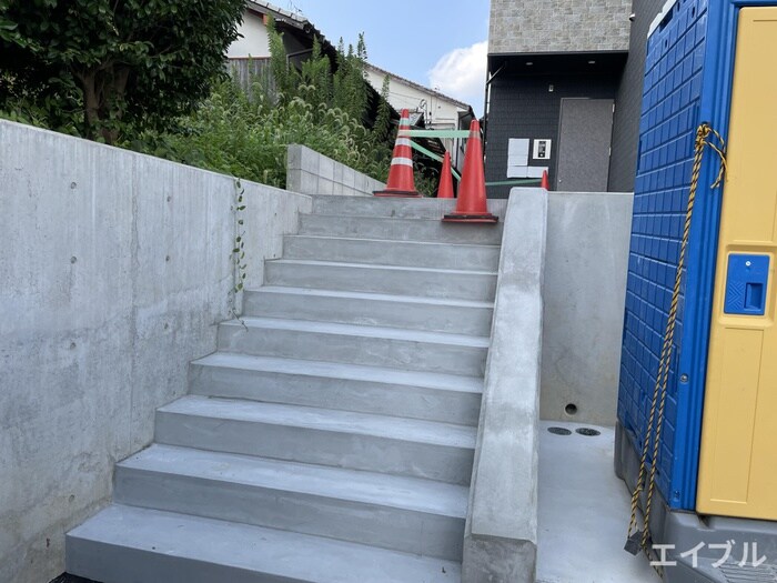 物件外観写真3　(エントランス部分)