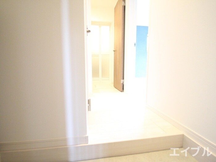 物件内観写真10　(玄関)