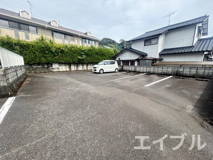 物件外観写真3　(駐車場)