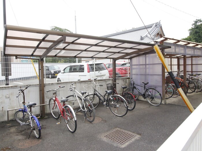 物件外観写真4　(駐輪場)