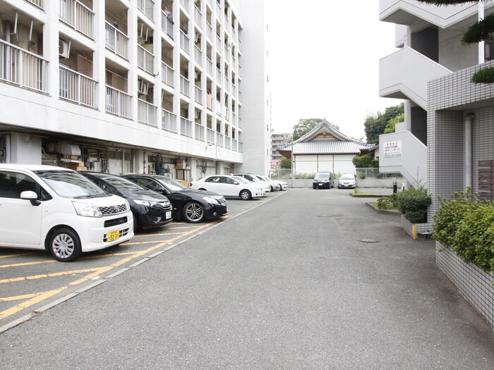 物件外観写真5　(駐車場)