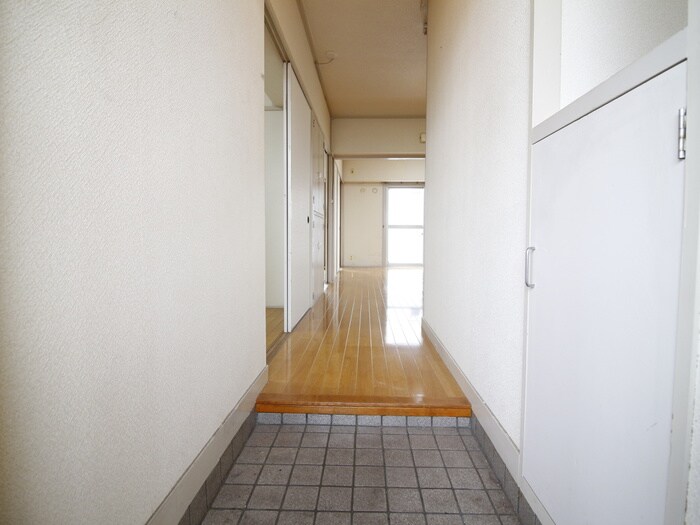 物件内観写真11　(玄関)