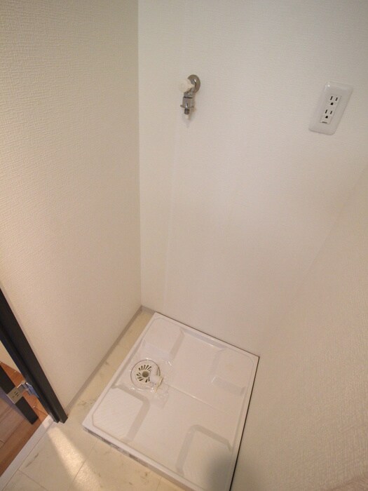 物件内観写真12　(洗濯機置場)