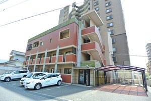 クィ－ンズ渡辺外観写真