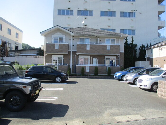 物件外観写真3　(駐車場)