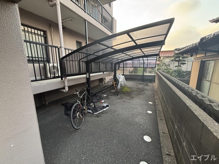 物件外観写真2　(駐輪場)