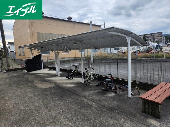 物件外観写真3　(駐輪場)