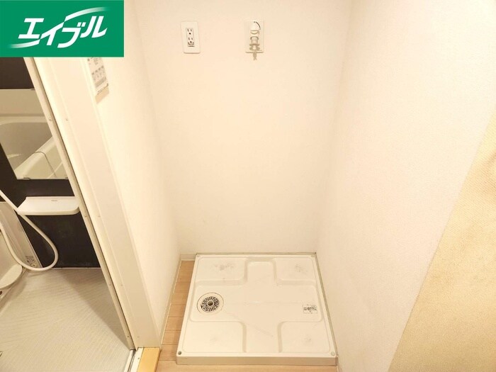 物件内観写真10　(洗濯機置場)