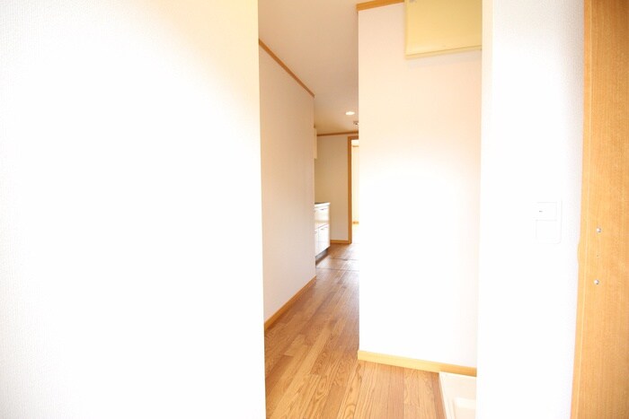 物件内観写真10　(玄関)