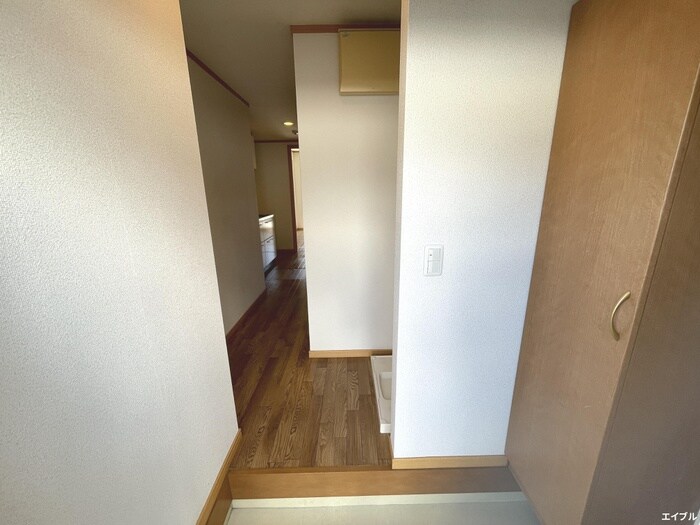 物件内観写真11　(玄関)