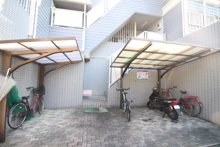 物件外観写真4　(駐輪場)
