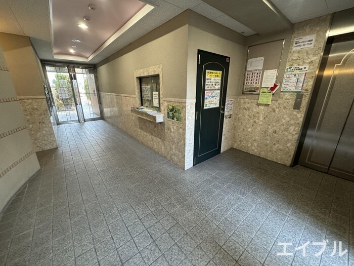 物件外観写真3　(エントランス部分)