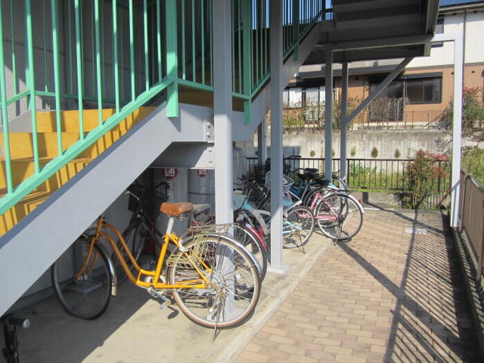 物件外観写真2　(駐輪場)
