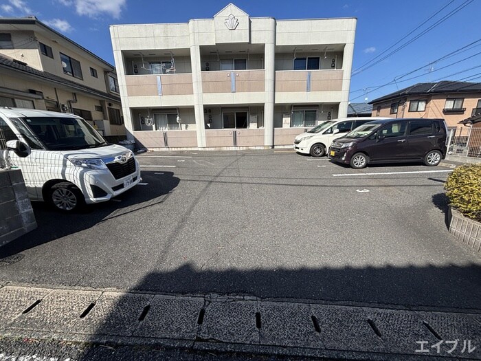 物件外観写真2　(駐車場)