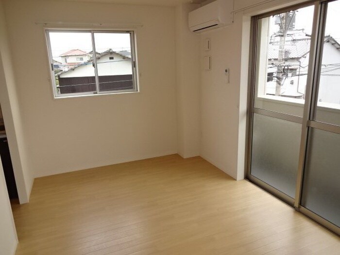 物件内観写真4　(居室)