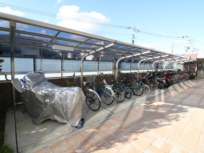 物件外観写真4　(駐輪場)