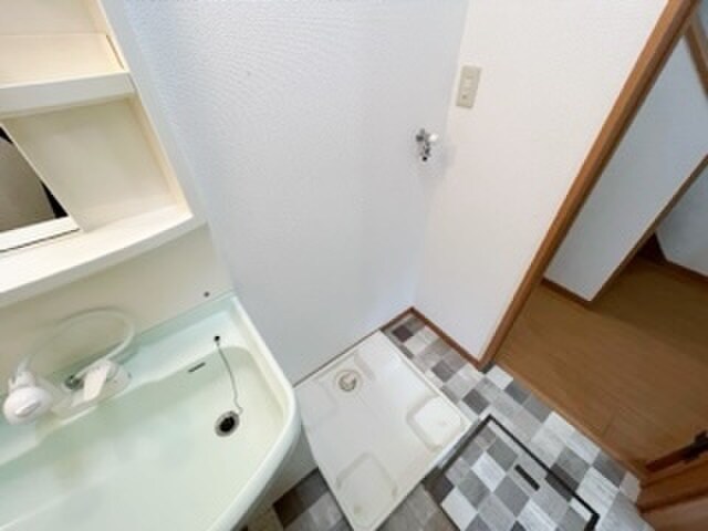 物件内観写真11　(洗濯機置場)