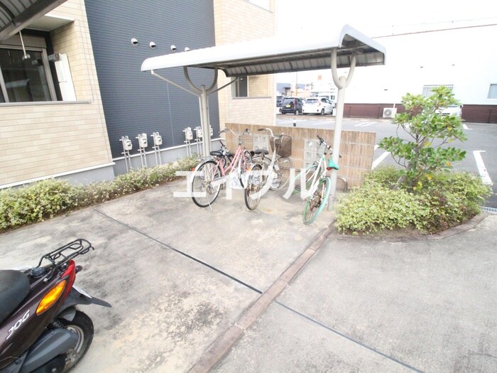 物件外観写真3　(駐輪場)