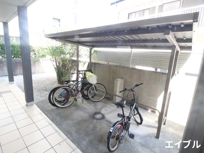 物件外観写真4　(駐輪場)
