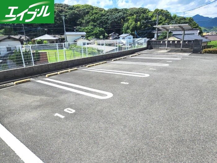 物件外観写真2　(駐車場)