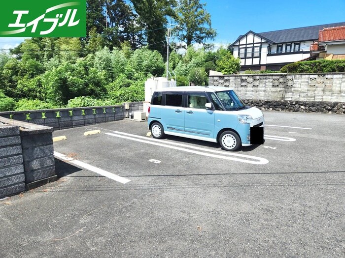 物件外観写真6　(駐車場)