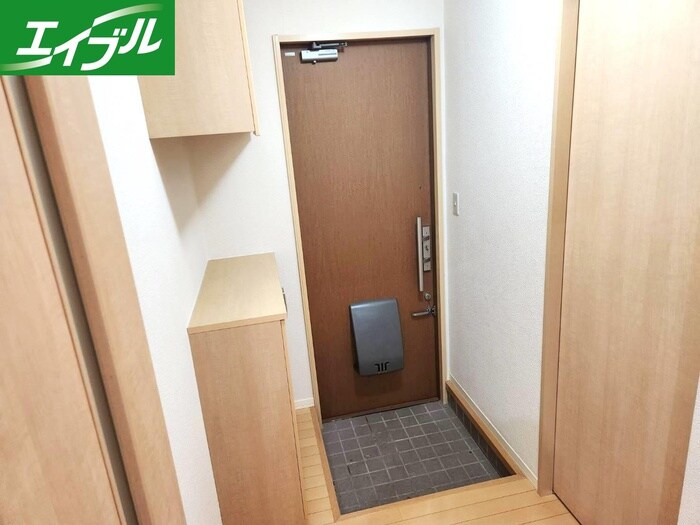 物件内観写真13　(玄関)