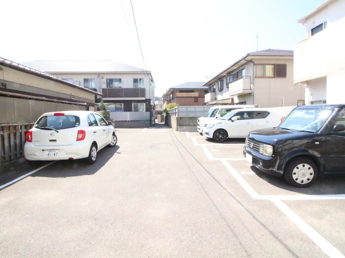 物件外観写真3　(駐車場)