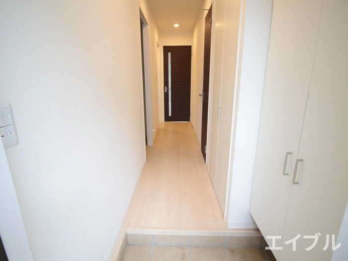 物件内観写真12　(玄関)