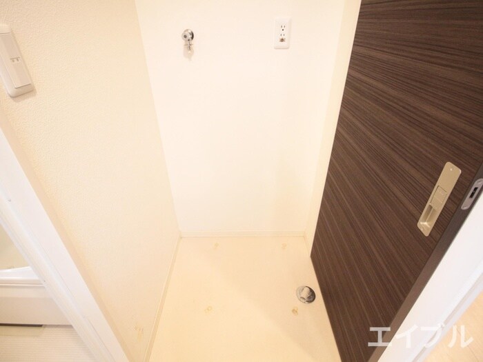 物件内観写真16　(洗濯機置場)