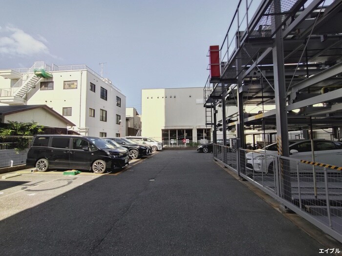 物件外観写真3　(駐車場)
