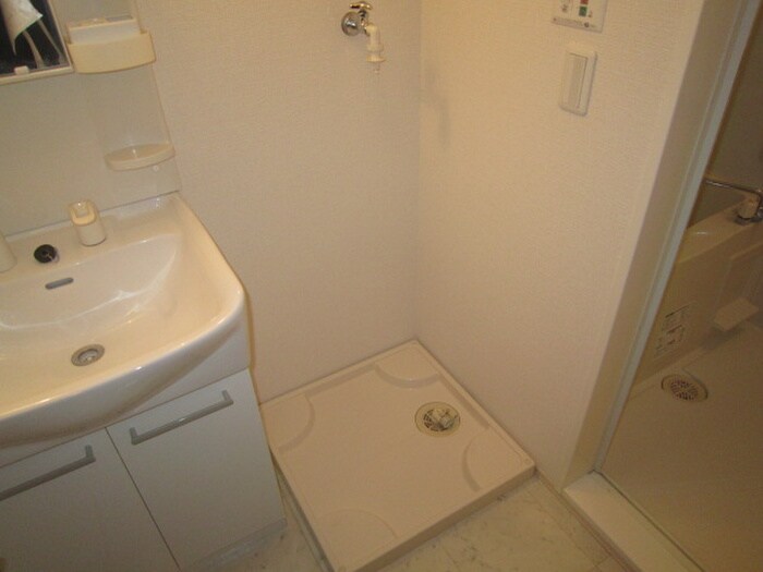 物件内観写真12　(洗濯機置場)