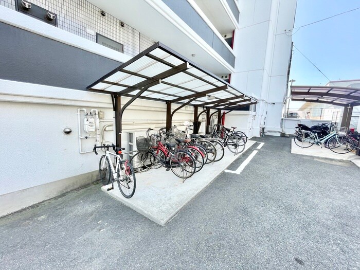 物件外観写真3　(駐輪場)