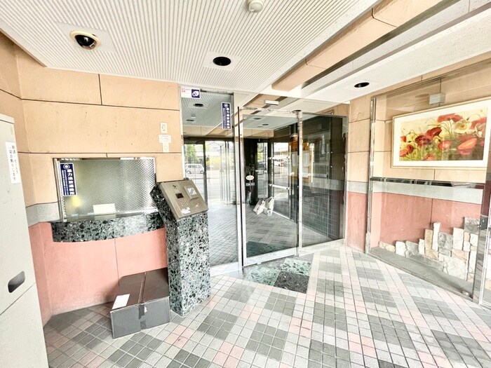 物件外観写真4　(エントランス部分)