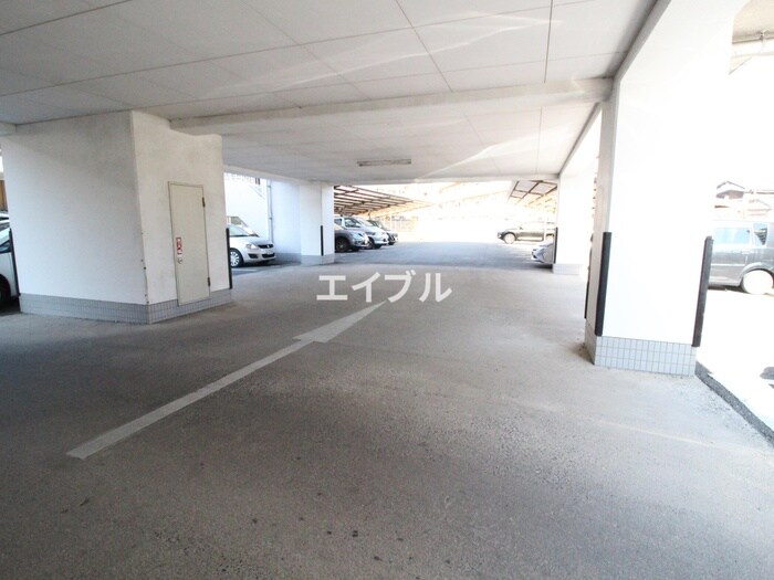 物件外観写真4　(駐車場)