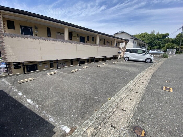 物件外観写真6　(駐車場)