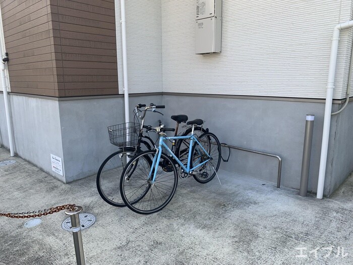 物件外観写真2　(駐輪場)