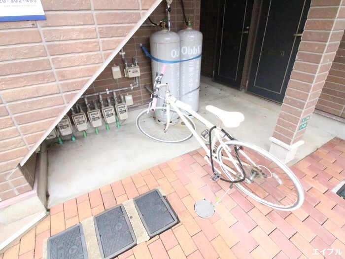 物件外観写真6　(駐輪場)