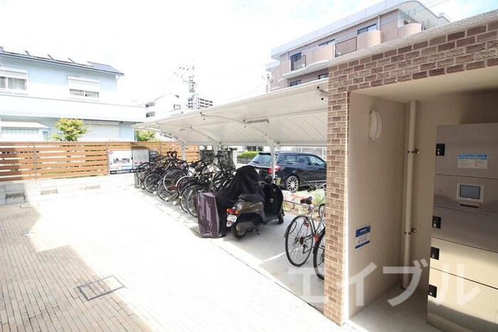 物件外観写真4　(駐輪場)